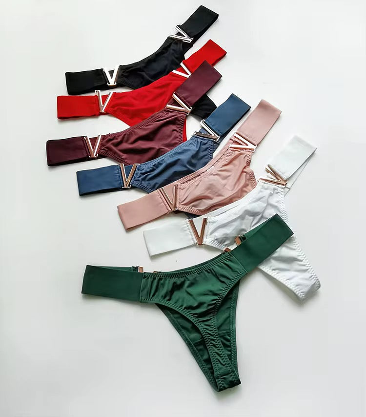 Seamless V-Waisted Thong | Women’s No-Show Metallic Panty | Smooth Stretchy V-Cut Underwear | Sexy Intimate Lingerie | Breathable & Comfortable Panty | Valentine’s & Holiday Lingerie Gift | Luxury Metallic Lingerie Women | Soft & Supportive Women’s Underwear | Elegant V-Cut Lingerie for Special Occasions